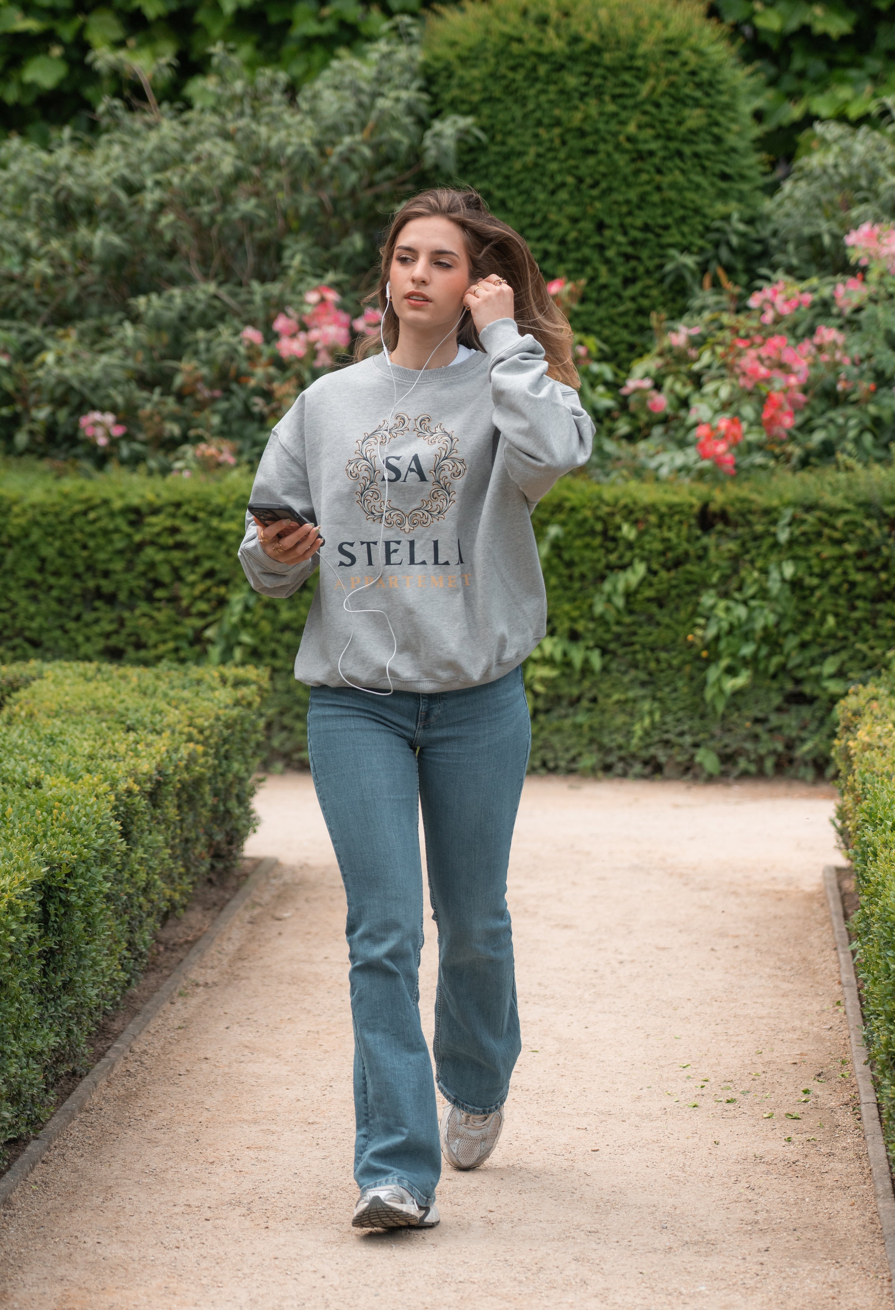 The signature stella appartement logo Crewneck